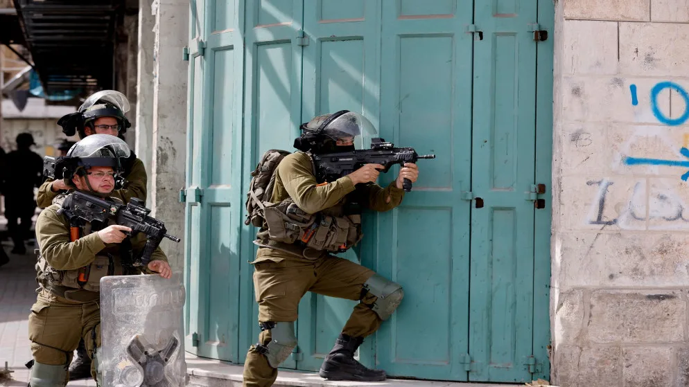 استشهاد فلسطينيين اثنين برصاص قوات الاحتلال الإسرائيلي في الخليل وعسقلان