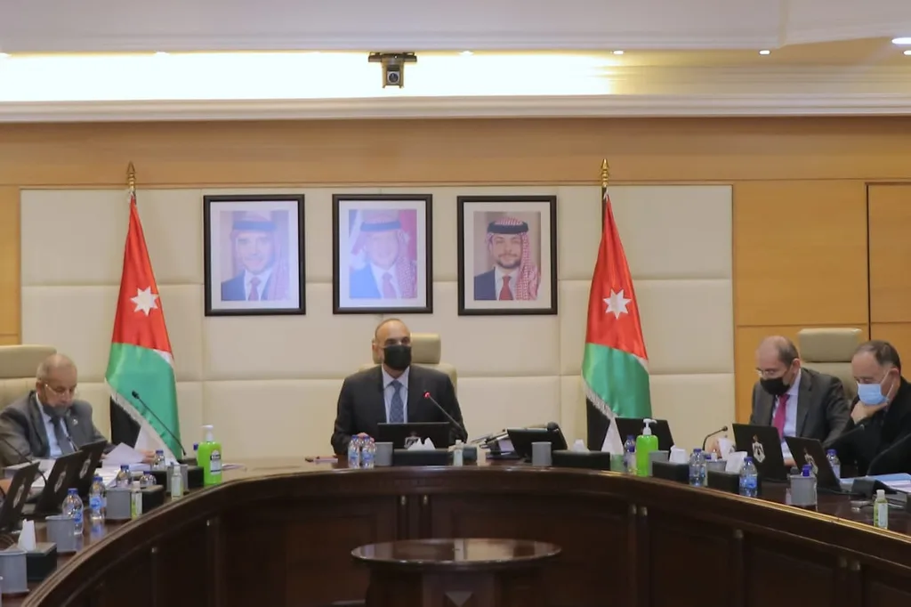 الحكومة: تمديد إعفاءات الشقق والأراضي من رسوم التسجيل وضريبة بيع العقار