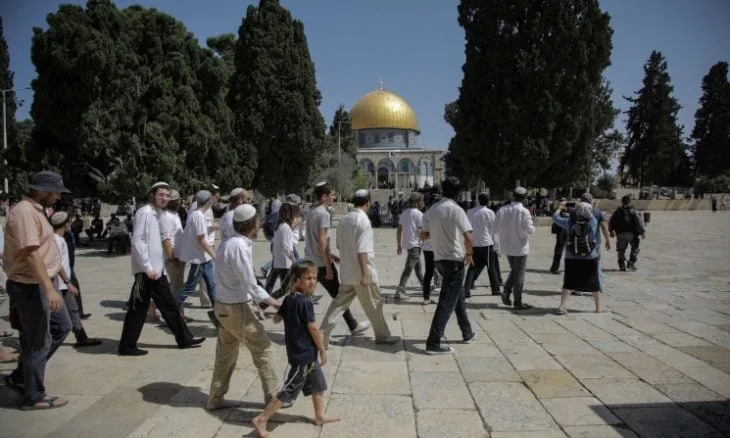 الأوقاف الإسلامية بالقدس: مستوطنون يقتحمون الأقصى والقوات الإسرائيلية تخرج المعتكفين منه