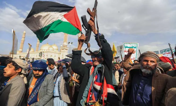 جماعة الحوثي تعلن قصف مطار بن غوريون بصاروخ باليستي فرط صوتي