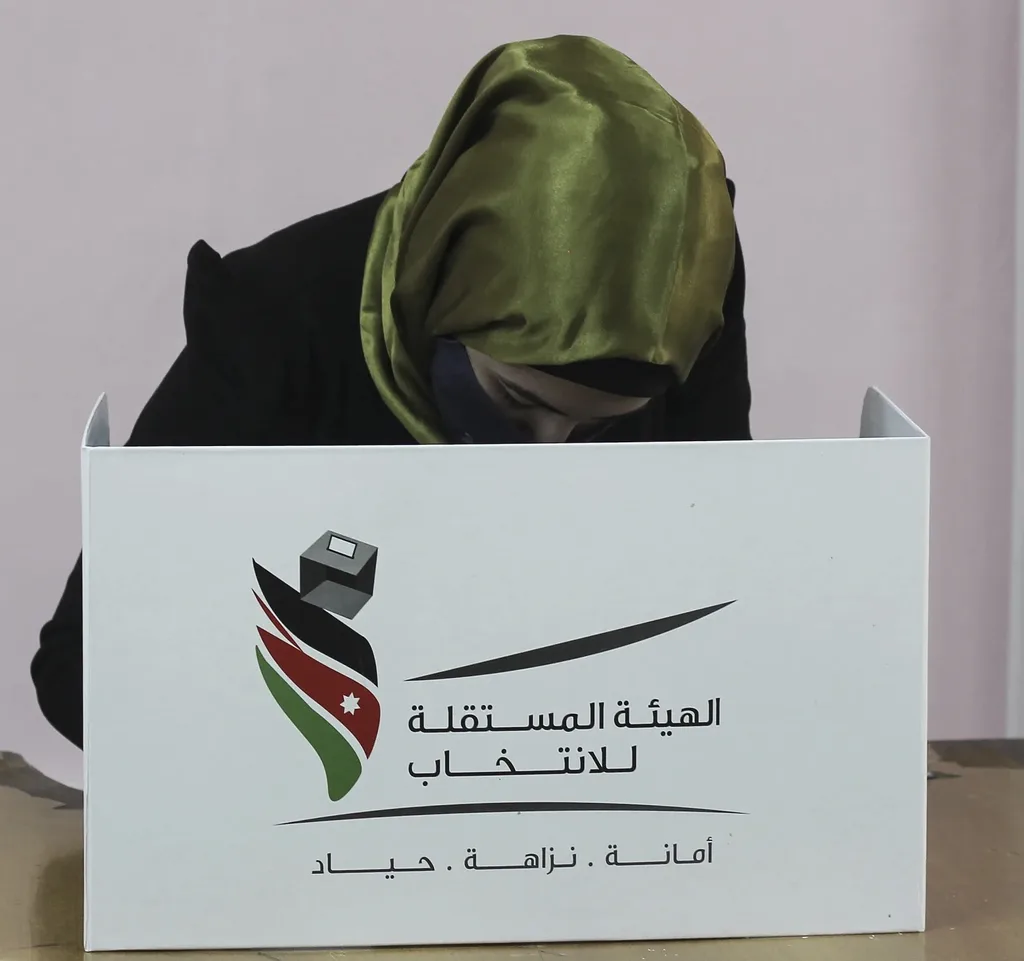انسحابات مفاجئة: مرشحات ينسحبن من الترشح للانتخابات النيابية بعد إعلان القوائم