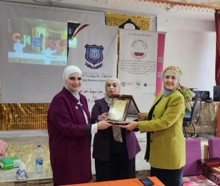آداب وعلوم عمان الاهلية تواصل عقد الورش التدريبية لمعلمي المدارس