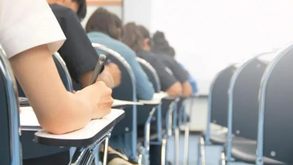 ذبحتونا :- الامتحان التكميلي للتوجيهي أثبت فشله