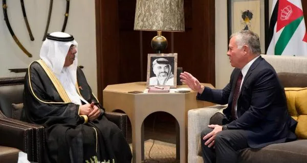 الملك يستقبل السفير الاماراتي الشامسي بمناسبة انتهاء مهامه
