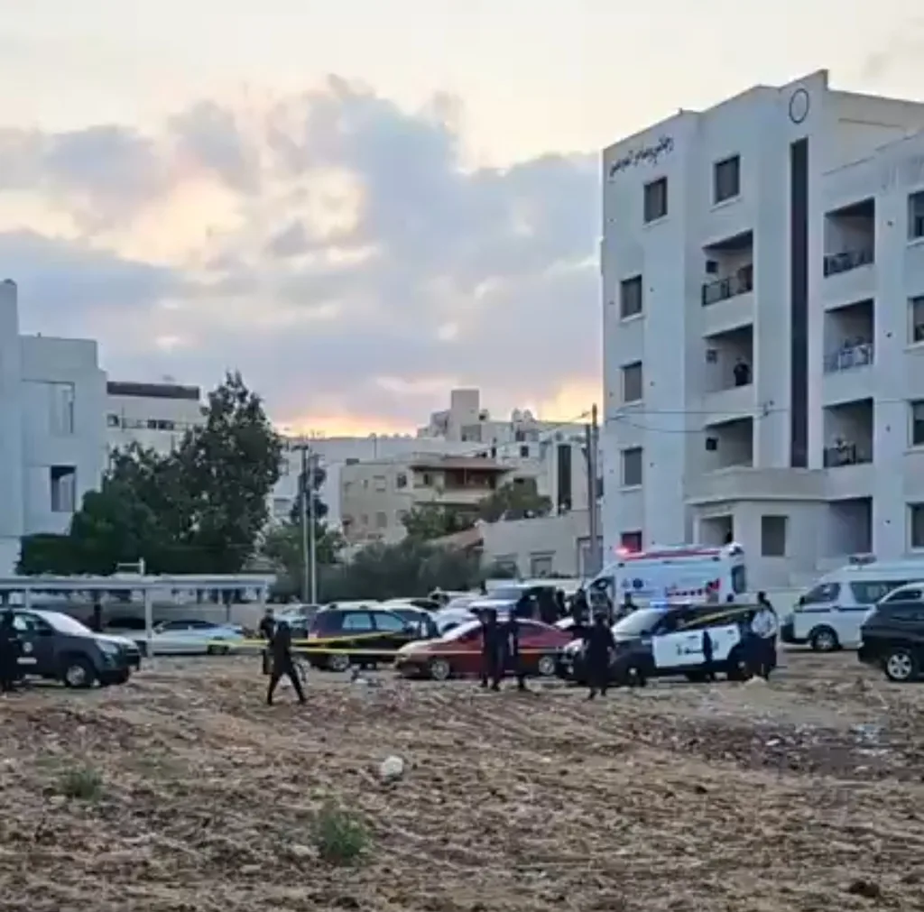 حادثة غامضة تهز إربد.. العثور على جثة داخل مركبة