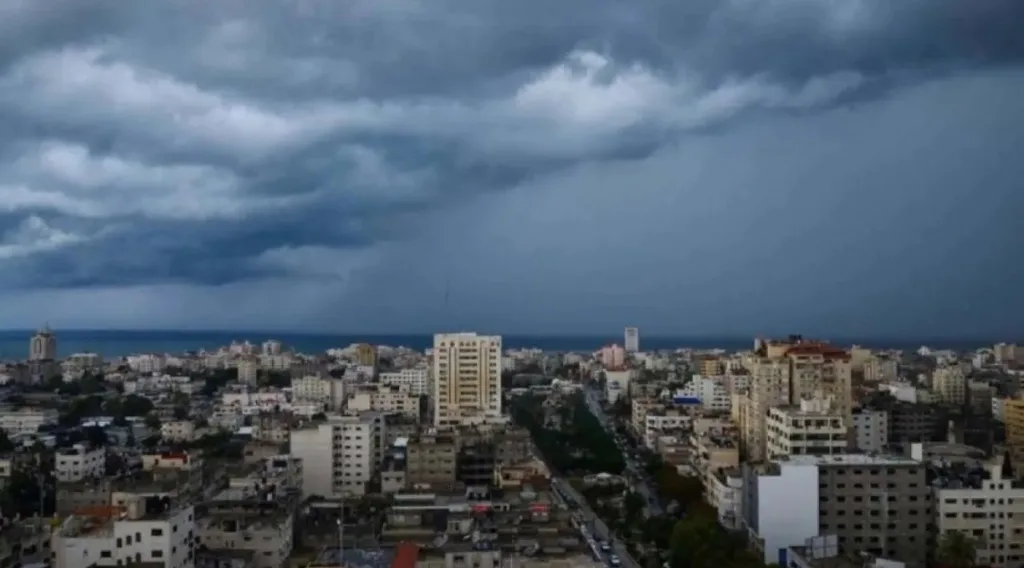 انخفاض قليل على درجات الحرارة وطقس مستقر في غالبية المناطق غداً