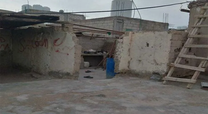 إخلاء منزل توفت فيه رضيعة بعد سقوط السقف عليها