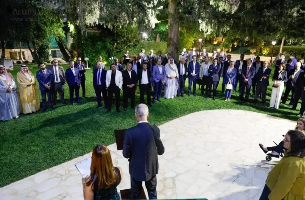 45 نائباً في حديقة السفير البريطاني قبل أداء القسم .. ما الهدف والمغزى؟